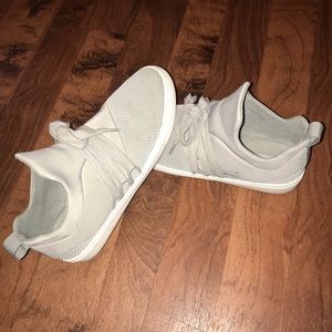 STEVE MADDEN TENNIS SHOES